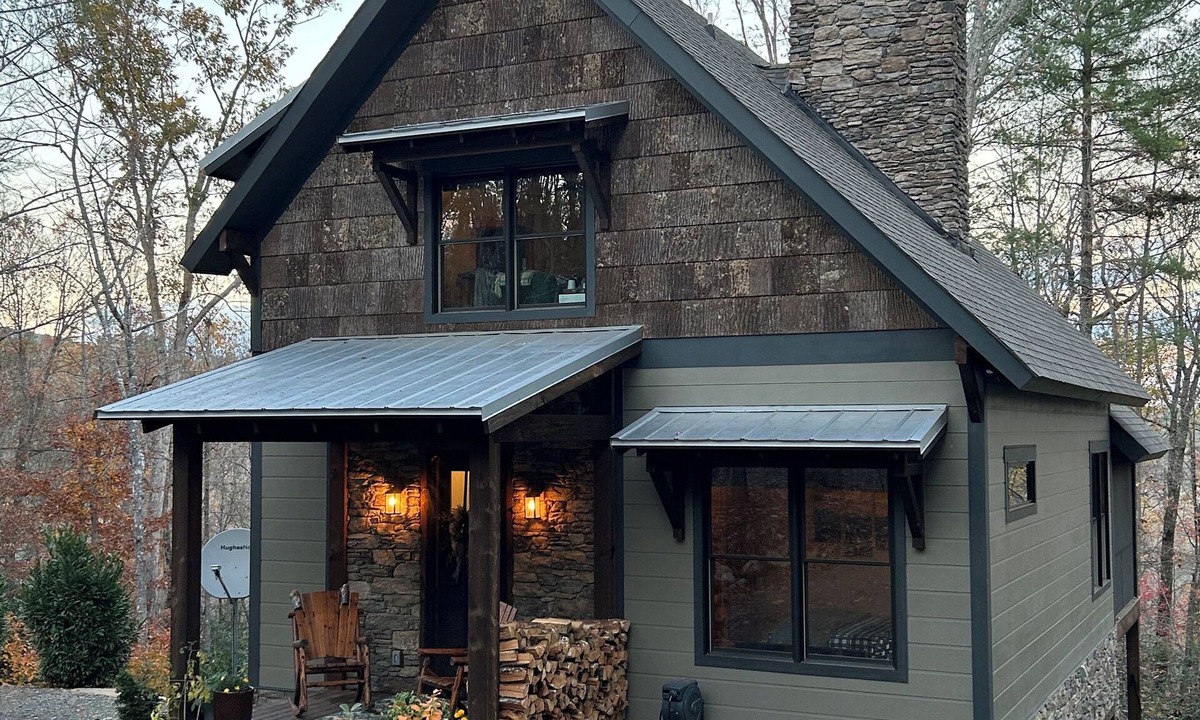 Nebo House | Lake James 3 bed/3 ba. Hike/Bike in out County & State Prk. Private River access