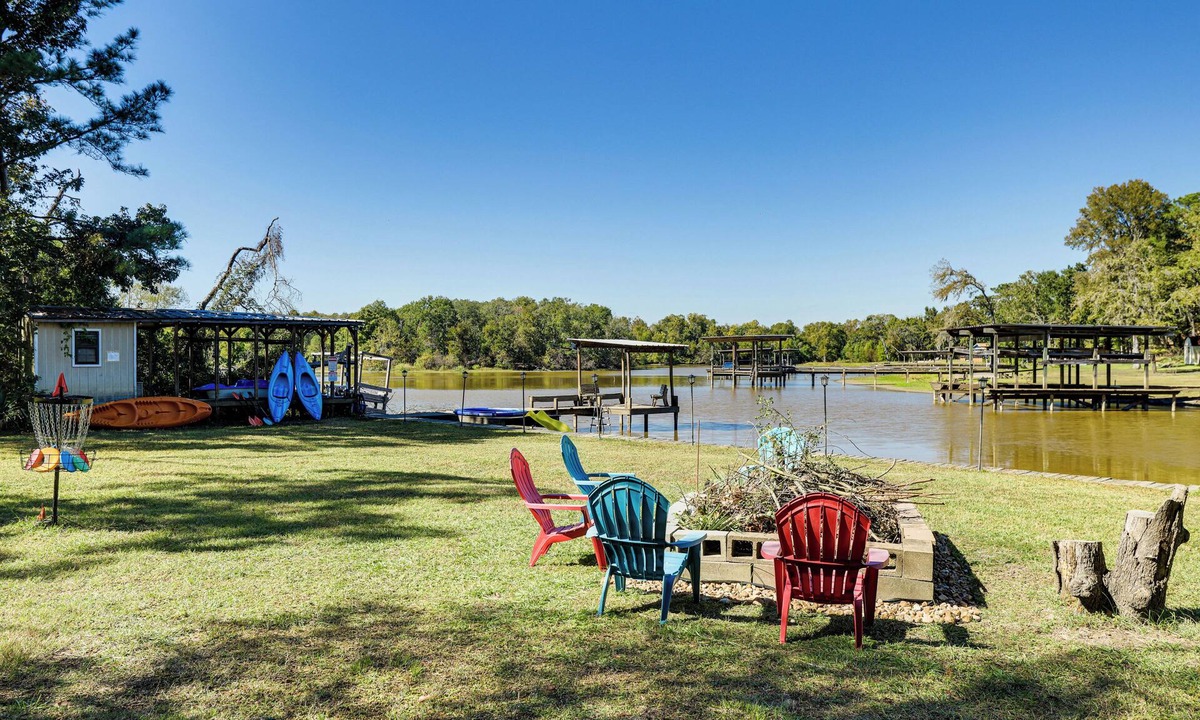 Oakhurst House | Lake Livingston Home w/Dock & Deck!