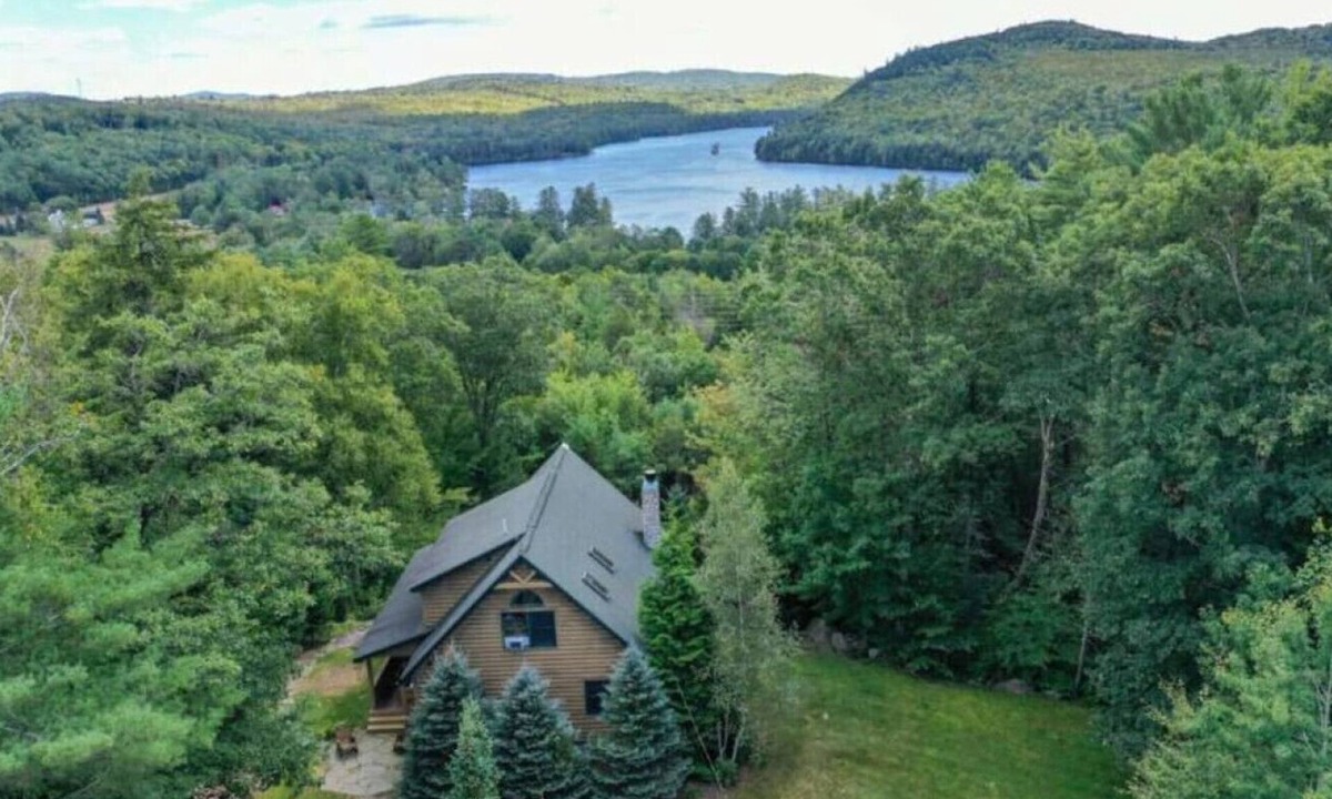 Bryant Pond House | Lake View House with Hot Tub, Sauna and Game Loft