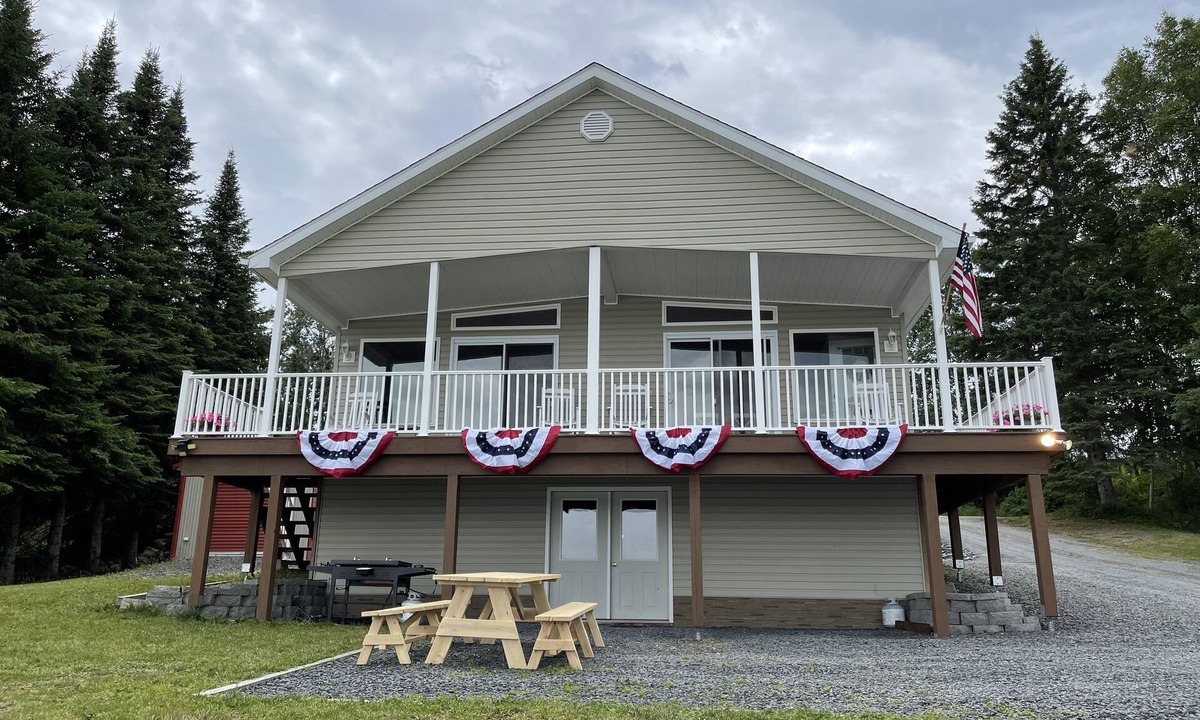 Eagle Lake Cottage | Lakefront cottage with private beach, near trails