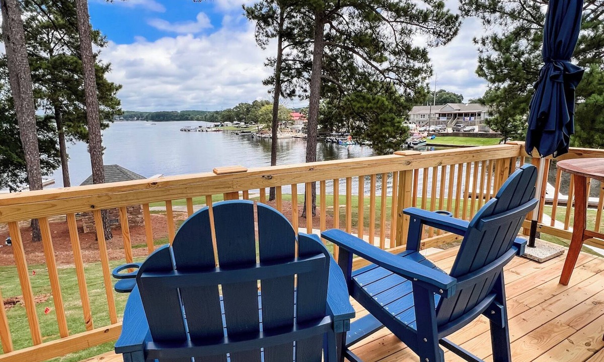 Eatonton House | Lakefront, Dock, Kayaks, Paddleboards, Pool,Hot tub and access to boat rentals!