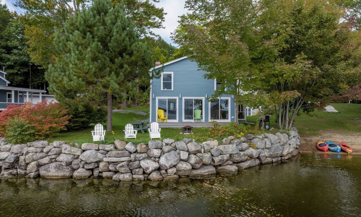 Dedham House | Lakefront home, water-view porch