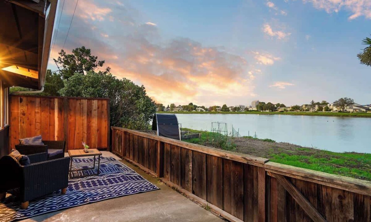 East San Mateo Apartment | Lakefront Lavender House 2BR w/ Water Views & Backyard Near SF