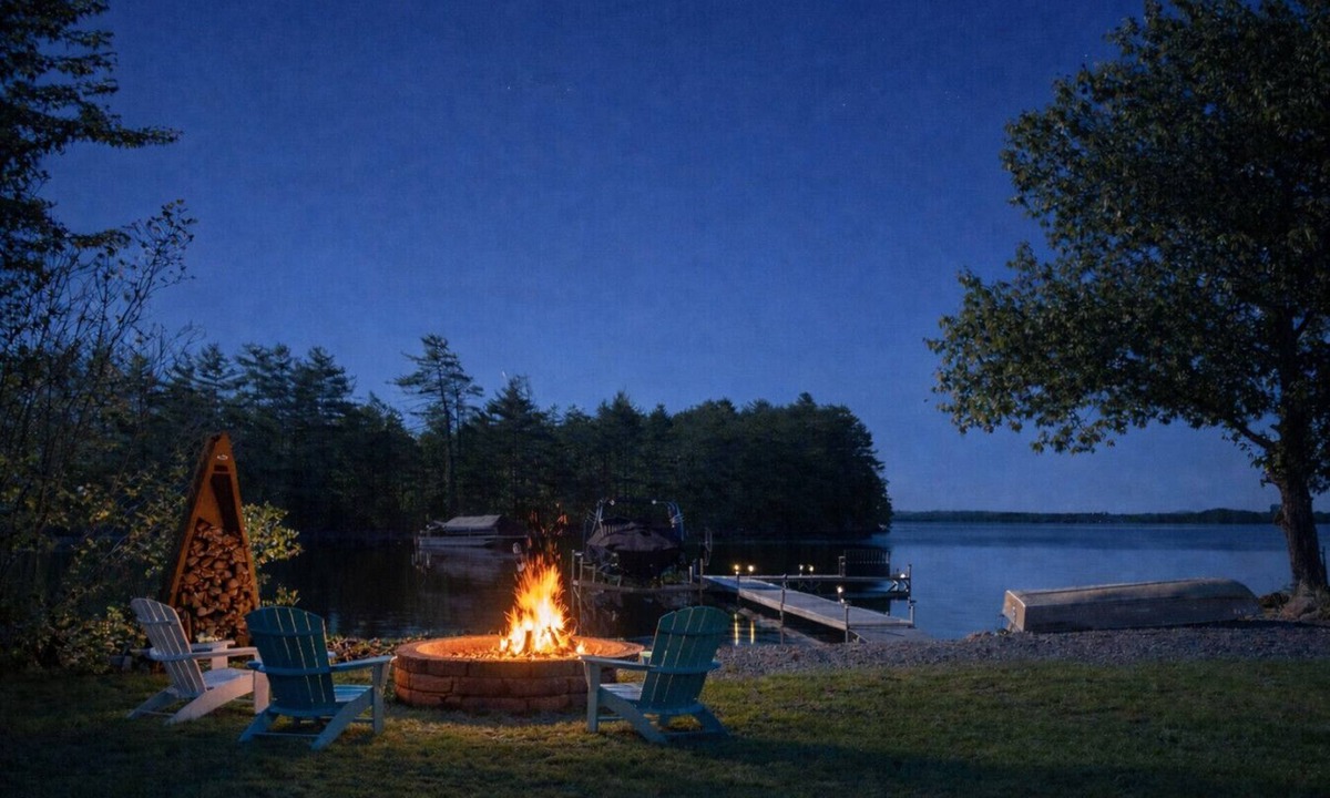 Old Town House | Lakefront Retreat|Dock+Kayaks+Firepit|Sleeps 10