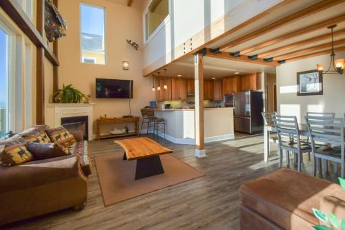 Homer House | Lakeshore Lodging Lodge 709
