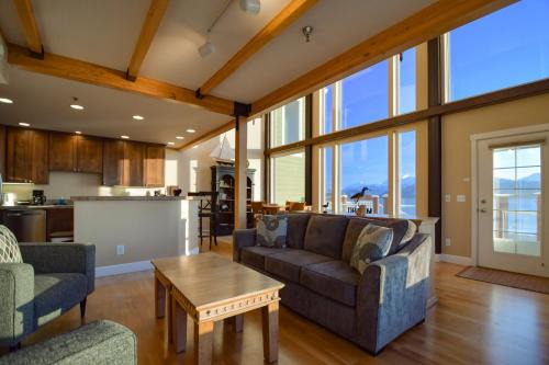 Homer House | Lakeshore Lodging Lodge 722