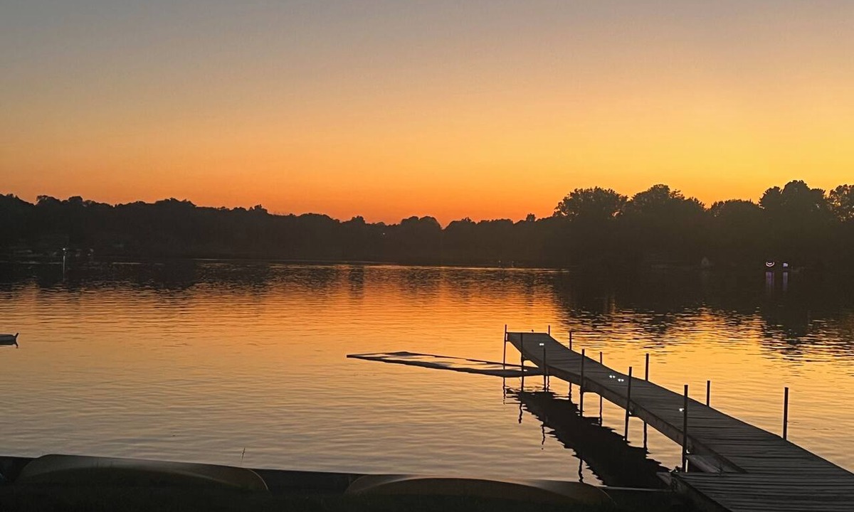 Alto Cottage | Lakeside Retreat Near Grand Rapids: Private Dock, Kayaks & Sunset Views