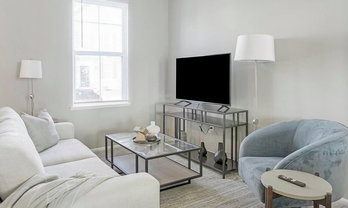 Canal Winchester Apartment | Landing | Spectacular 2BD, Gym, Pool