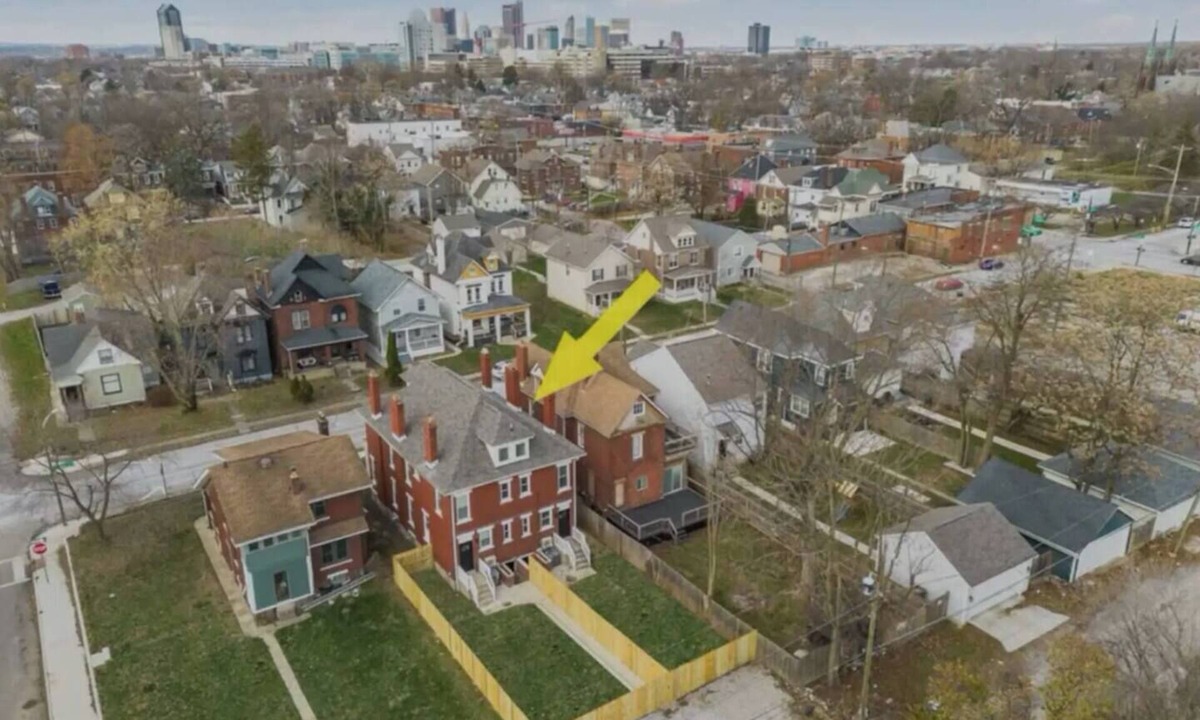 Livingston Park Apartment | Large 3 bedroom with fenced yard and games!