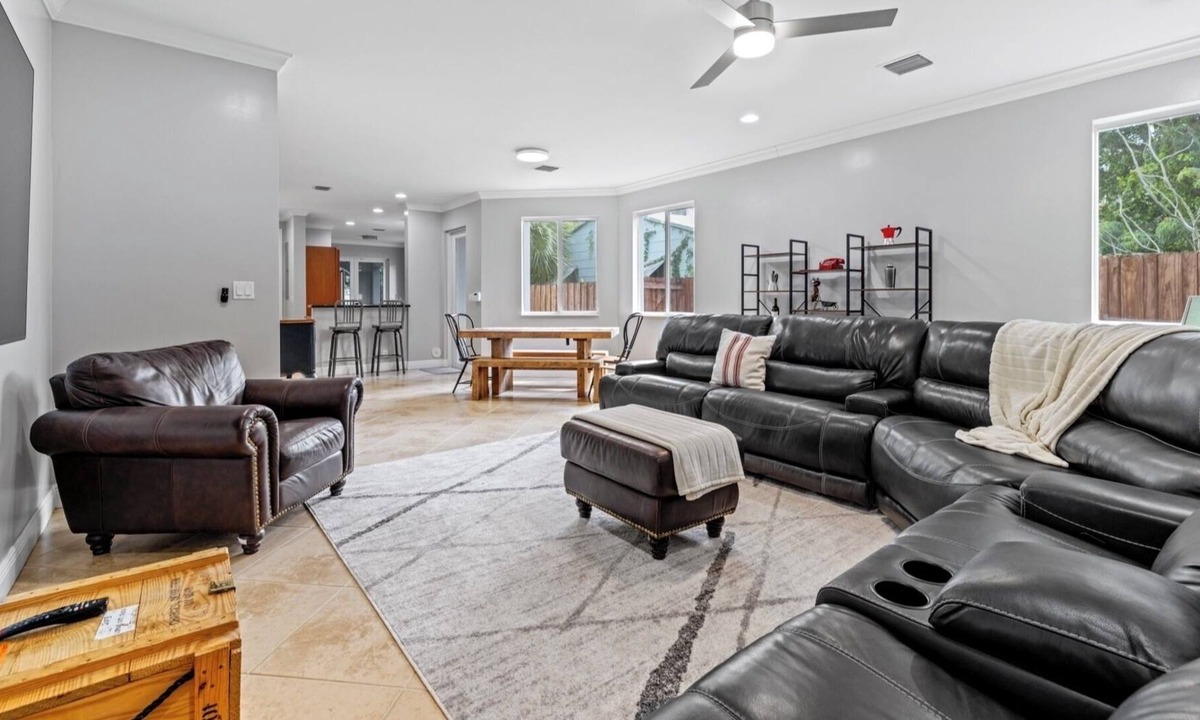 Tarpon River House | Large and modern house in Fort Lauderdale with hot tub!