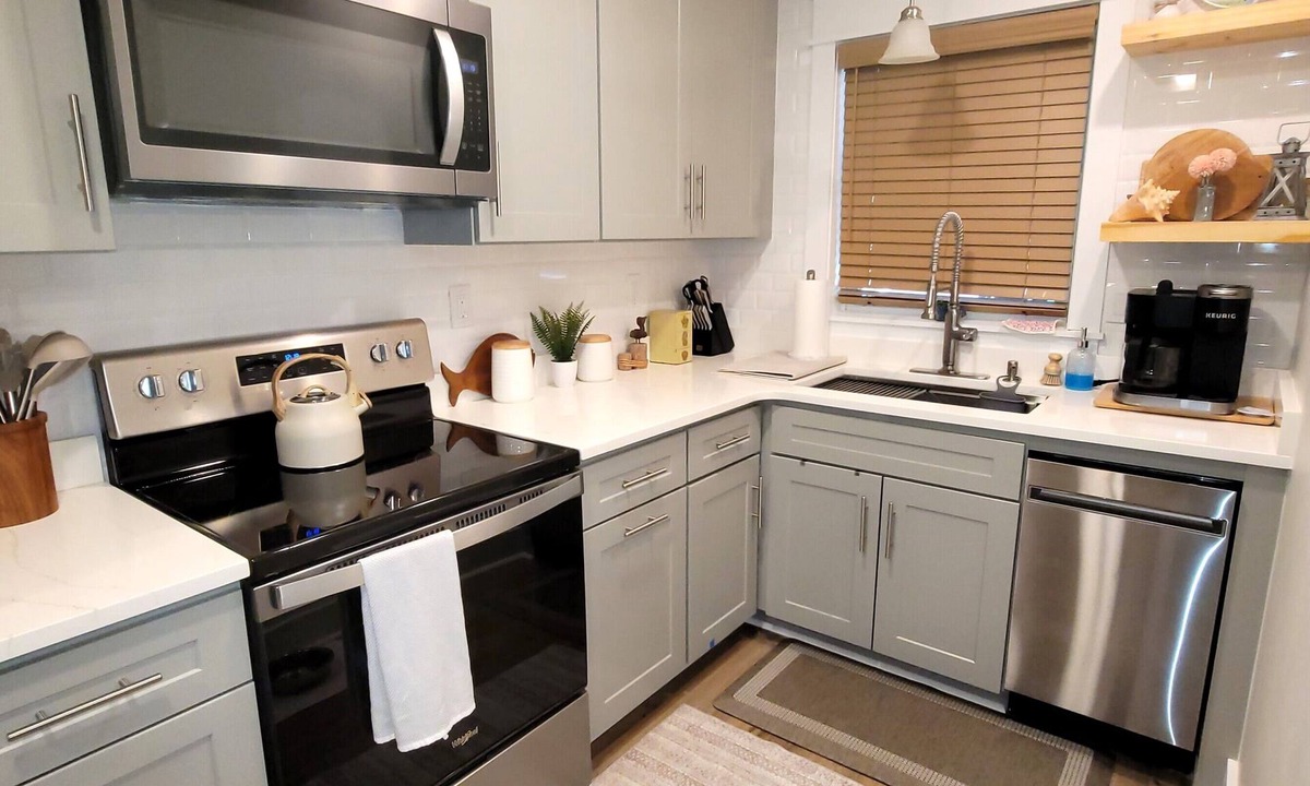 Country Club Estates House | LINENS INCLUDED*! DAILY Activities. COMMUNITY POOL/WIFI/COUNTRY CLUB ESTATES