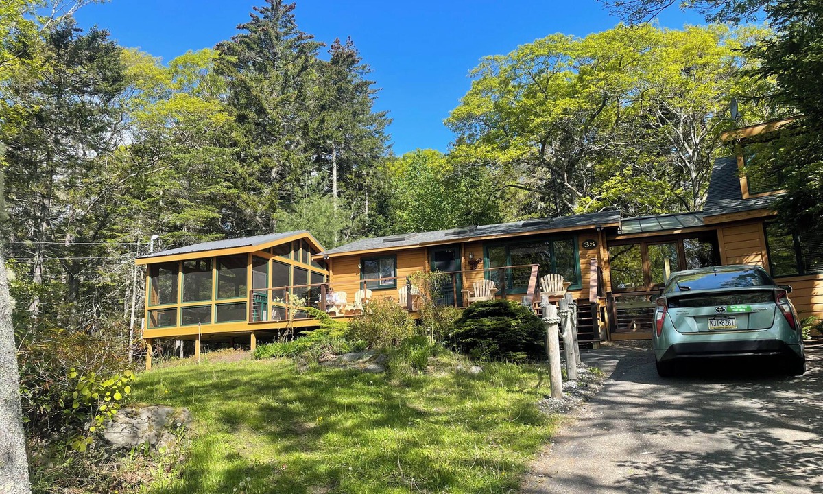 Tenants Harbor Cabin | Lobster Harbor View 4 -Bedroom-2 Bath Modern Cottage With Screened In Porch