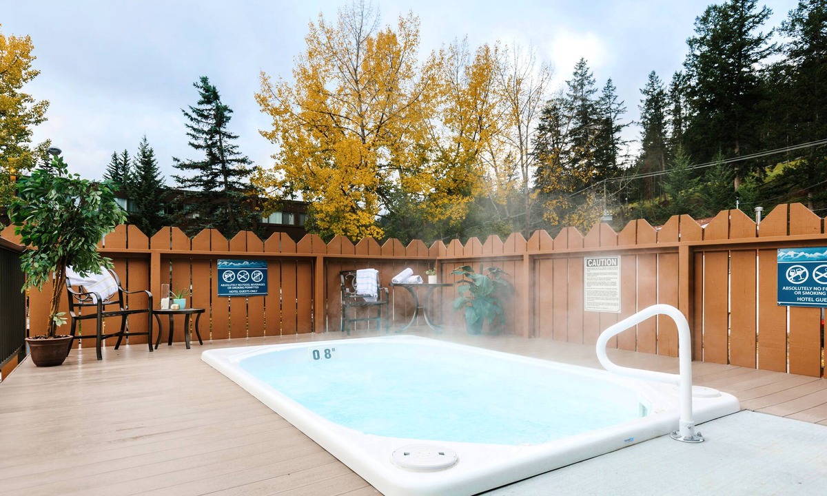 Jasper Hotel | Lobstick Lodge