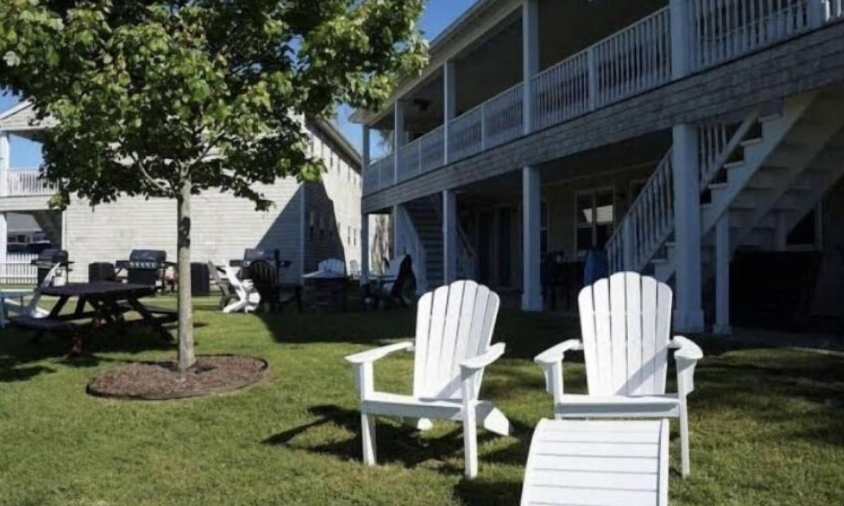 Block Island Resort | Located steps from Old Harbor and beaches nRestaurants and shops one block away.