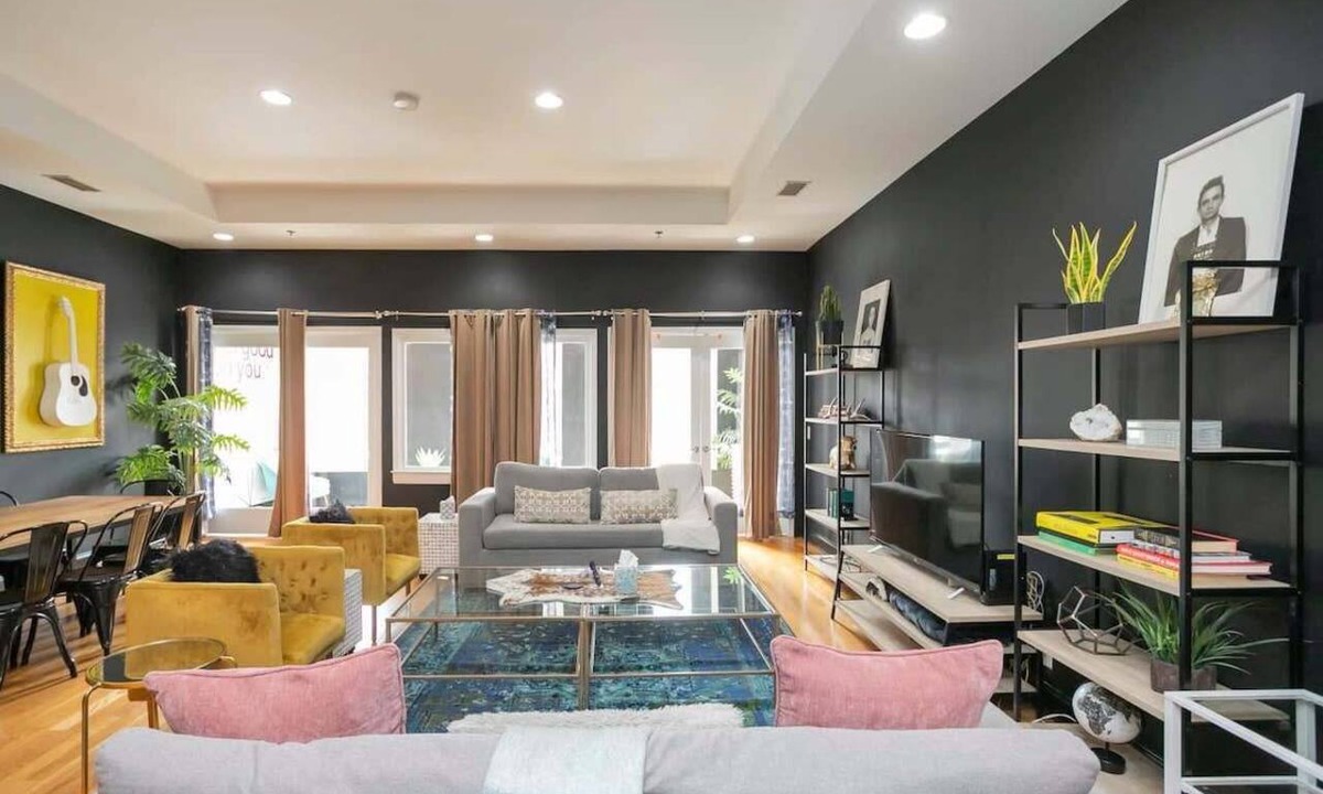 Downtown Nashville Apartment | Loft Over Broadway Strip