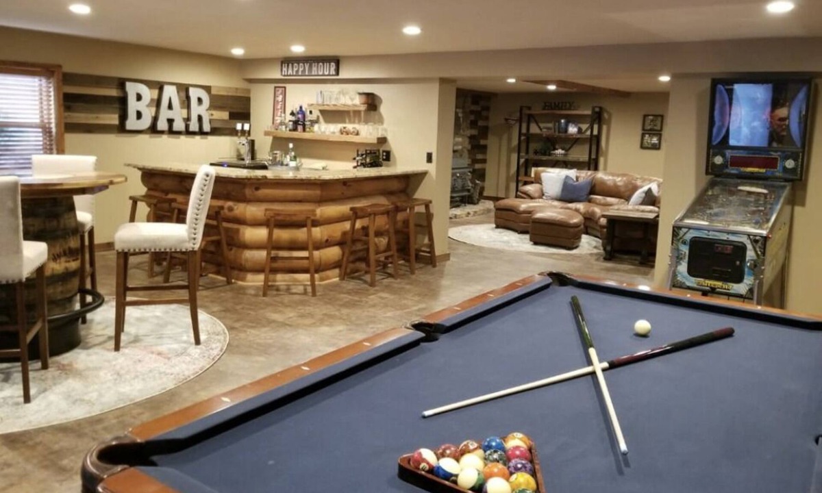 Woodmoor House | Log Home Retreat! Hot Tub, Game Room, Gym, Close To USAFA, & Spruce Mtn Ranch.