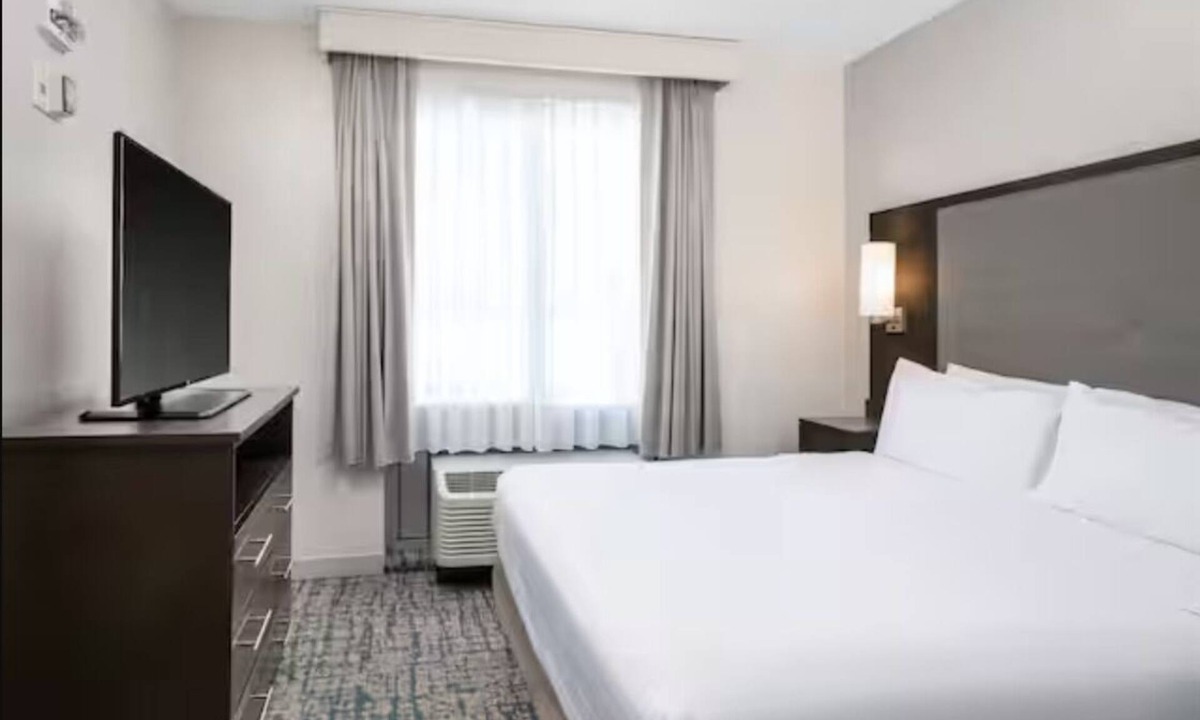 Alviso Hotel | Lovely 1-bedroom hotel in peaceful San Jose perfect for your stay