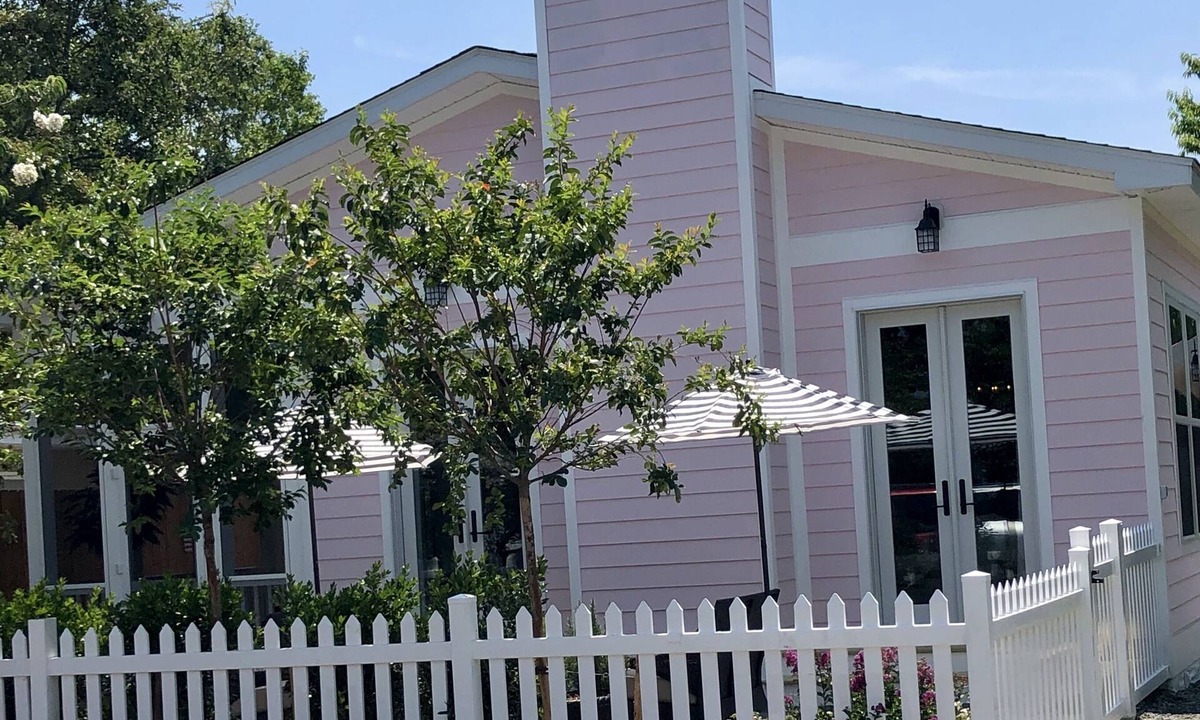 Rehoboth by the Sea House | LOVELY PINK COTTAGE. REHOBOTH BY THE SEA.BEACH BLOCK!