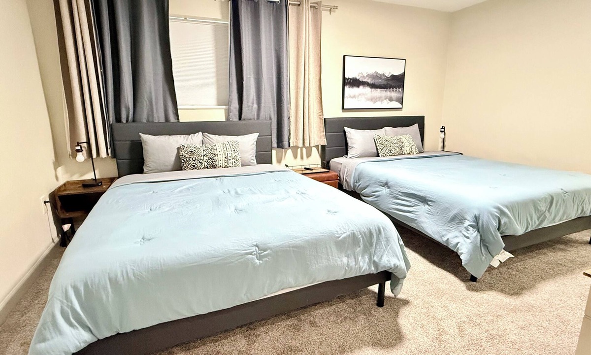 Tudor Area Apartment | Lower Grape, Midtown Home 3bed&1bath