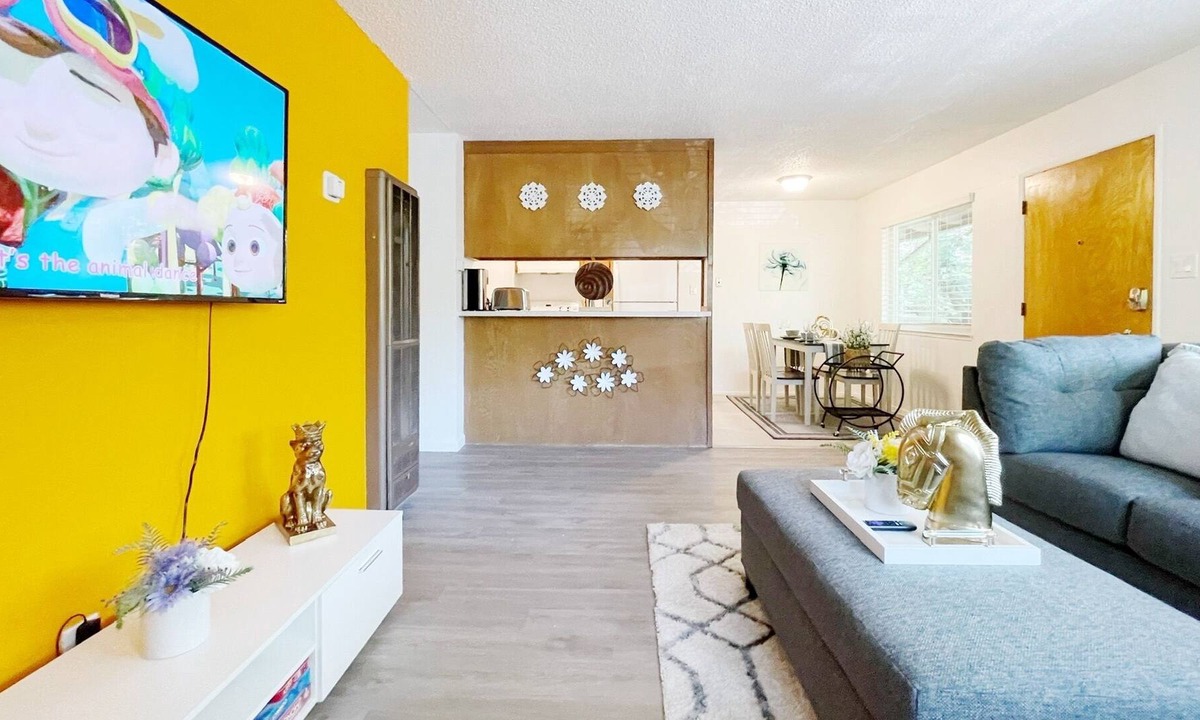 Stanley Apartment | Lux, Chic & convenient 2B1b, center of Lafayette
