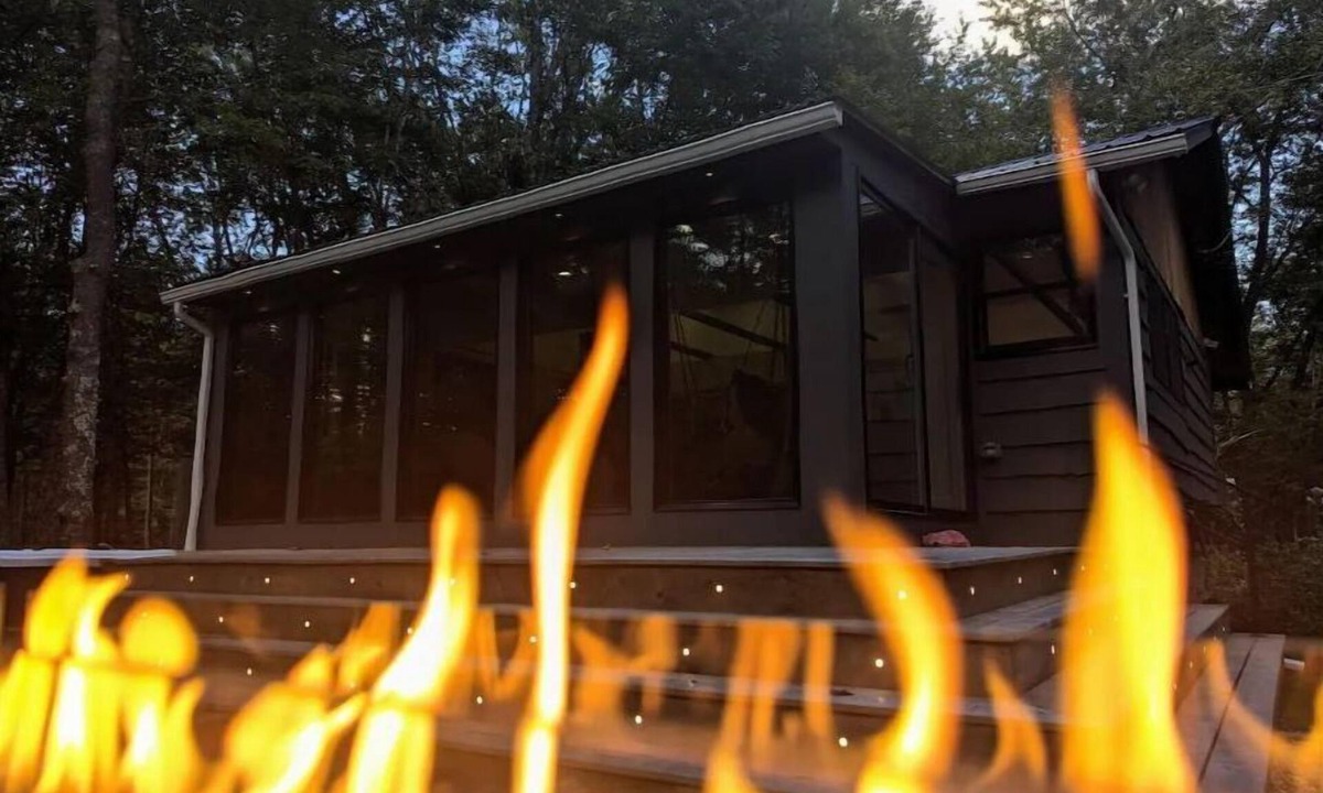 South Casco House | LUX Designer Private Waterfront Crooked River SEBAGO - GLASS WALLS - Huge Yard