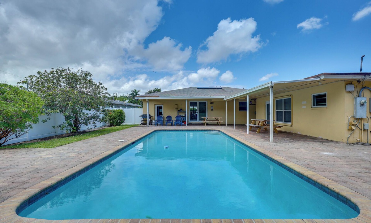 Edgewood House | Luxe Ft Lauderdale Pool Oasis Near Airport & Beach