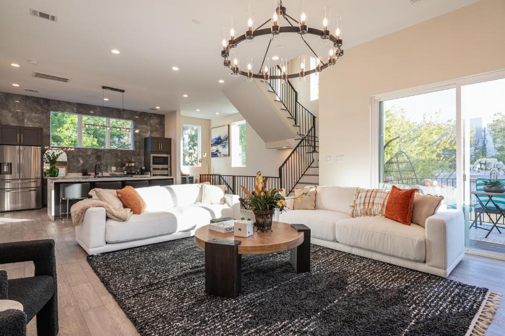 Washington Ave./ Memorial Park House | Luxe HTX Stay, 4BR Rooftop & Garage, along Washington Ave & Rice Military