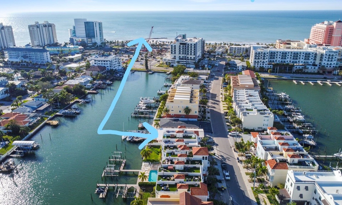 Clearwater Beach House | Luxe townhouse 2 blk walk to Clearwater Beach, Pier 60, Rooftop patio sunsets