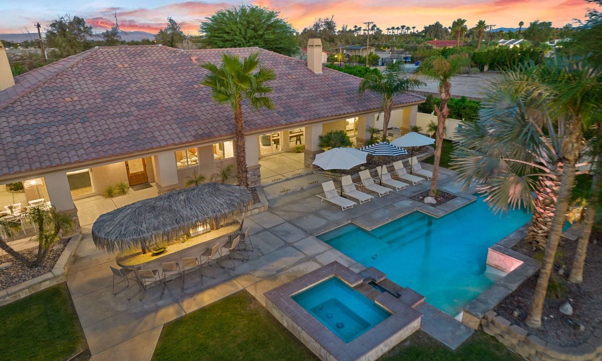 Indio House | Luxurious 5BR Vacation Rental Indio, Pool Spa 1+ Acre Oasis, Walk to Festivals