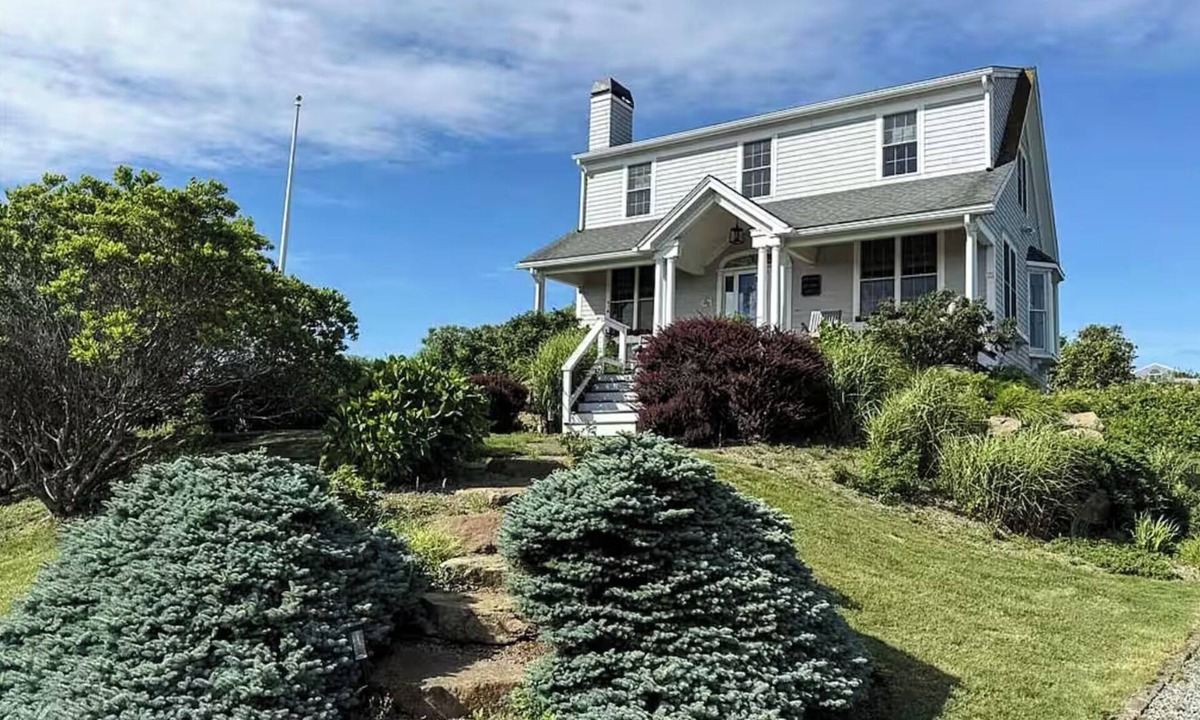 New Shoreham House | Luxury 4BR 4BA on Spring Street with Ocean Views