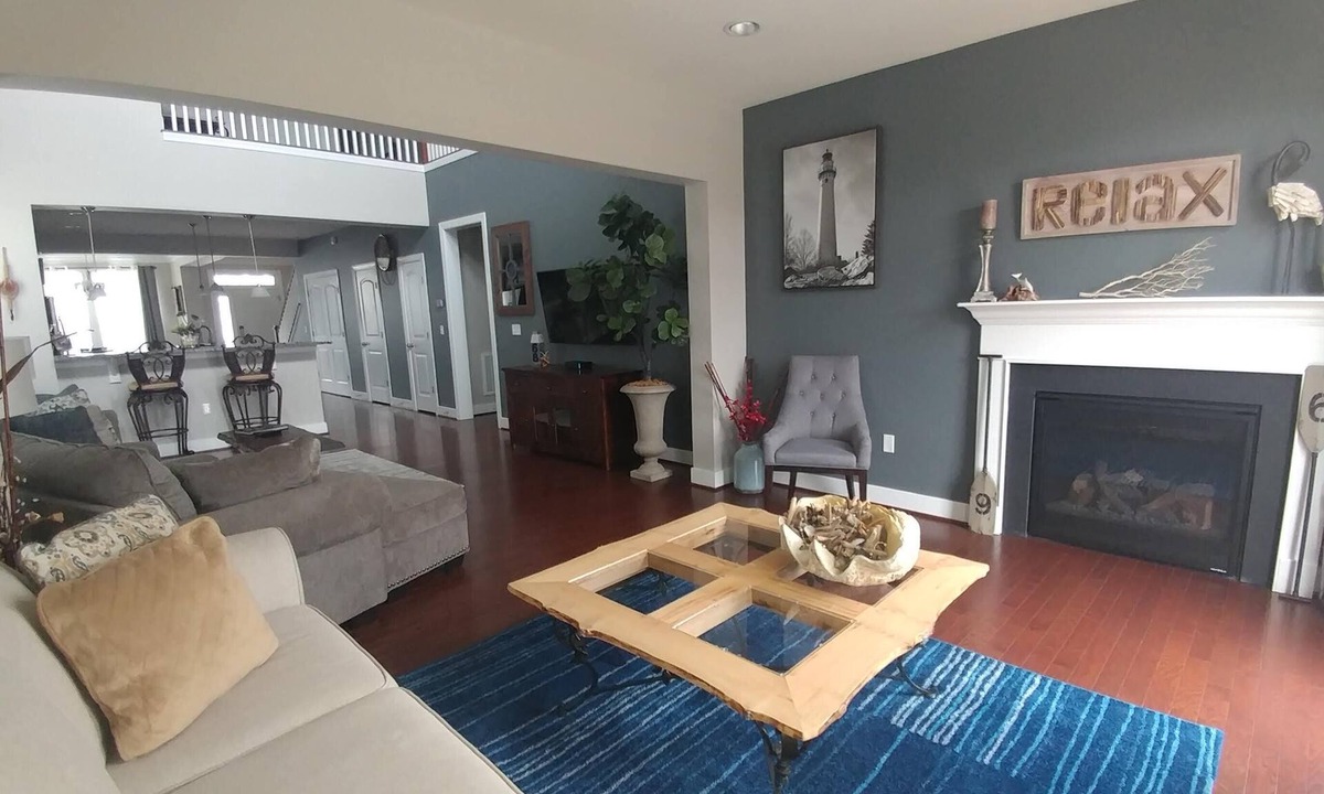 Rehoboth Beach House | Luxury 4BR Townhouse,2 pools & gyms Free Beach Parking Pass & WIFI, Linens Incl