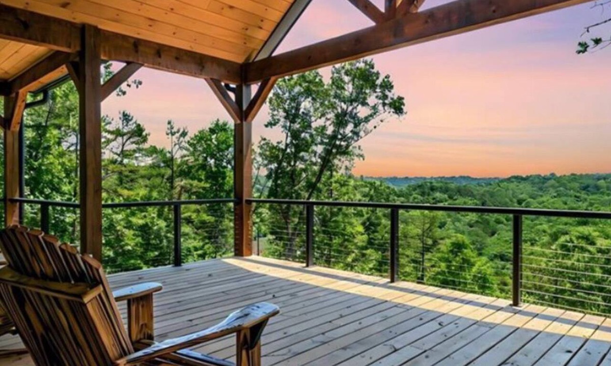 Ellijay Cabin | Luxury cabin with hot tub, epic views & space for 12—escape to The Stag’s Leap!