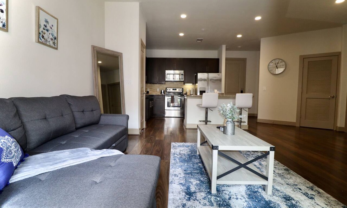 Midtown Apartment | Luxury King Suite/Pool/SkyLounge