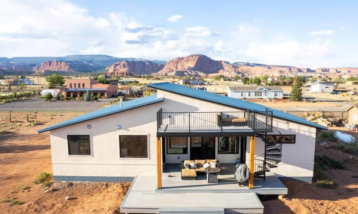 Torrey House | Luxury Modern 4 Bedroom House Near Capitol Reef NP