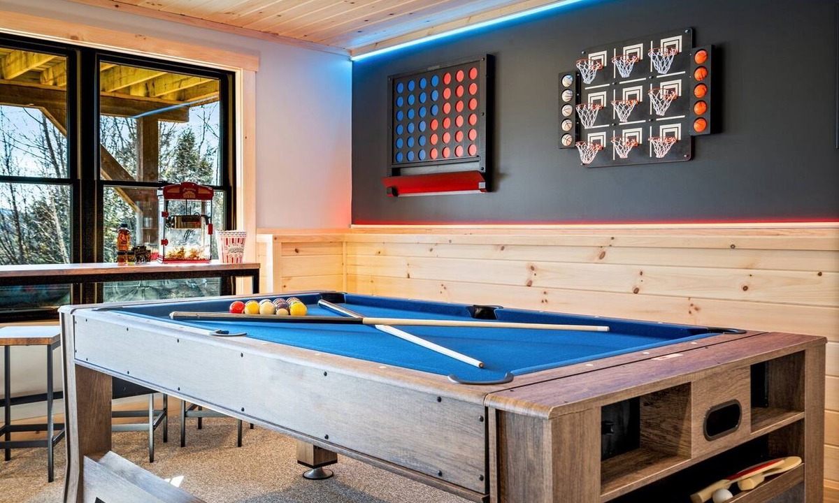 Bethel Ski Chalet | Luxury Mountain Lodge | Sleeps 16 | Hot Tub · Sauna · Game Room · Views