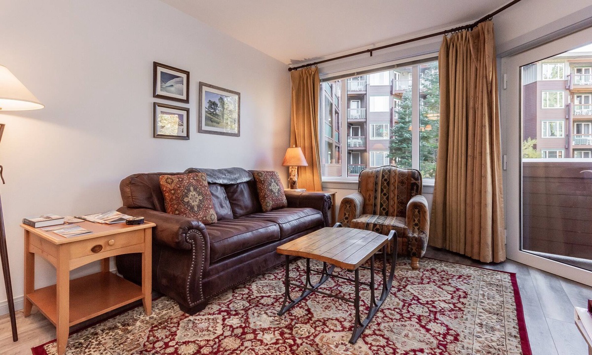 Mammoth Lakes Condo | Luxury Ski-In Ski-Out 1 Bedroom Suite @ Juniper Springs Lodge WIFI, Hot Tub, Garage & Elevators