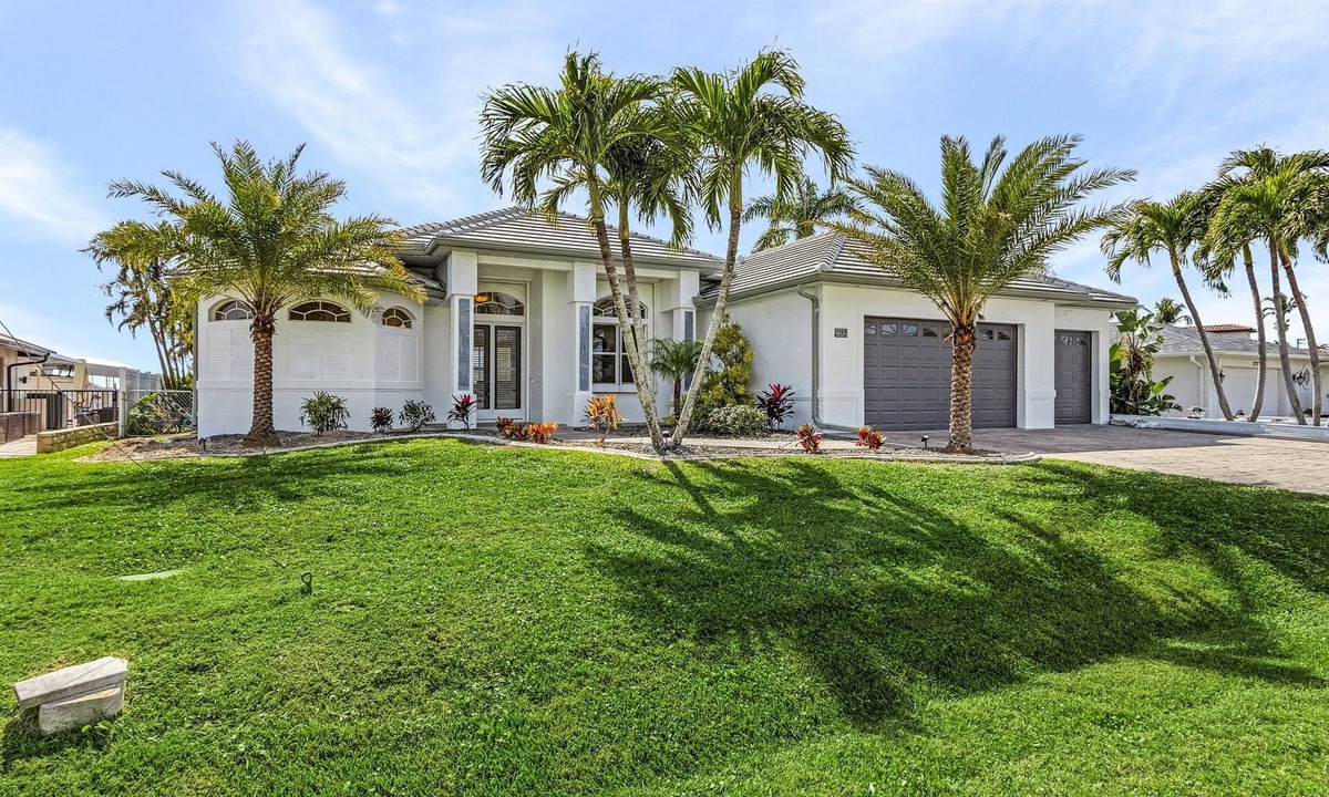 Caloosahatchee House | Luxury Tropical Oasis on the Caloosahatchee River with Panoramic Southern Views!