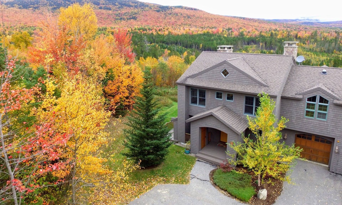 Carroll House | M1 Luxury home, walk to Mount Washington Hotel! AC, heated floor, stunning views. POOL/GYM!