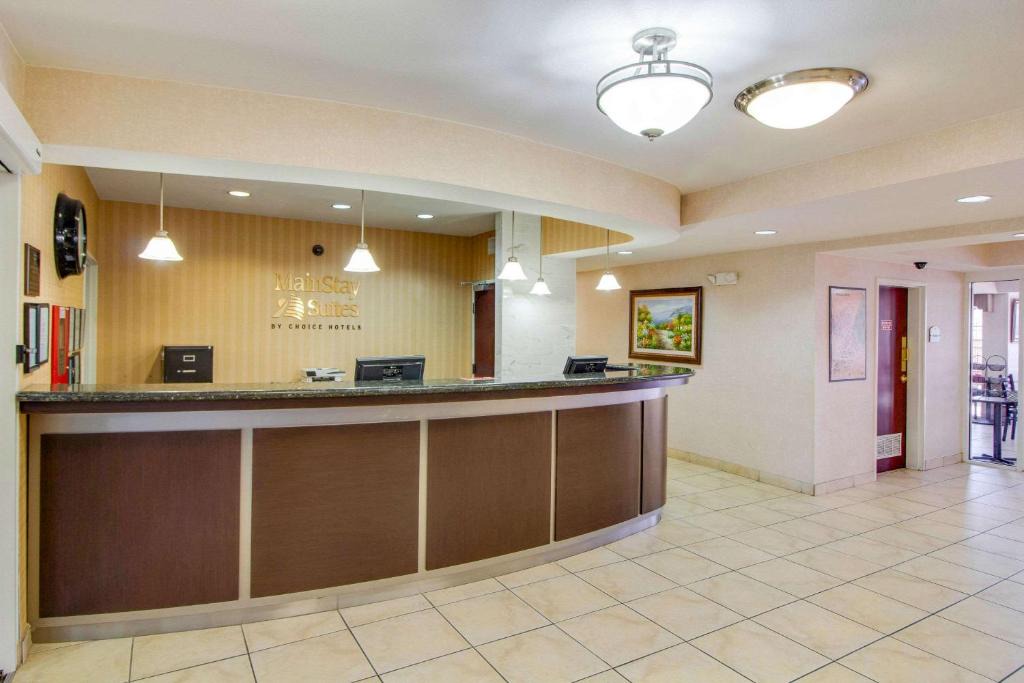 Astrodome Hotel | MainStay Suites Texas Medical Center-Reliant Park