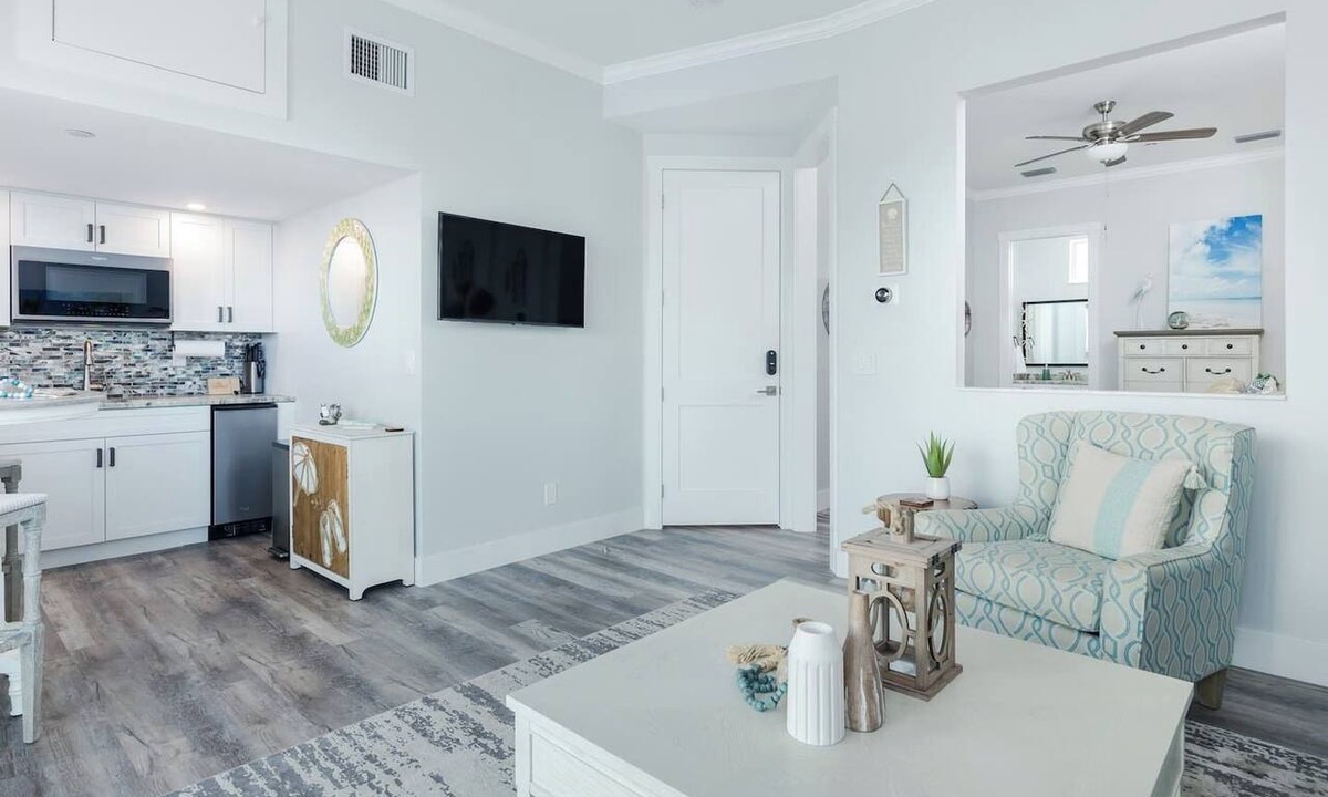 Cape Harbour Apartment | Manatee Suite 2/Funky Fish House at Cape Harbour