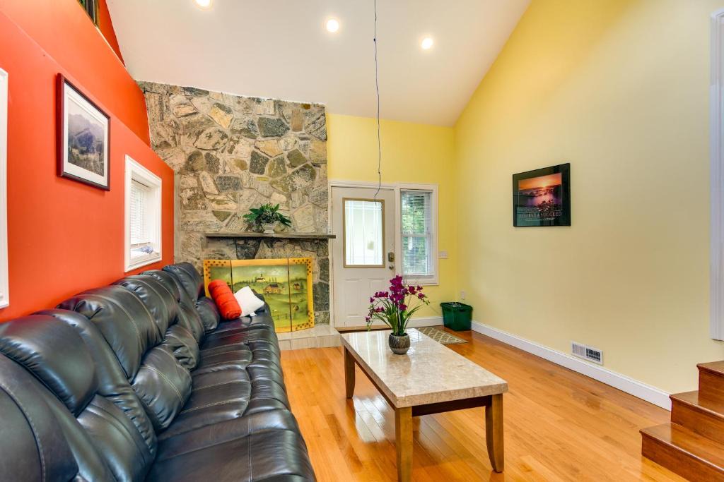 Somerset House | Massachusetts Vacation Rental: 5 Mi to Fall River