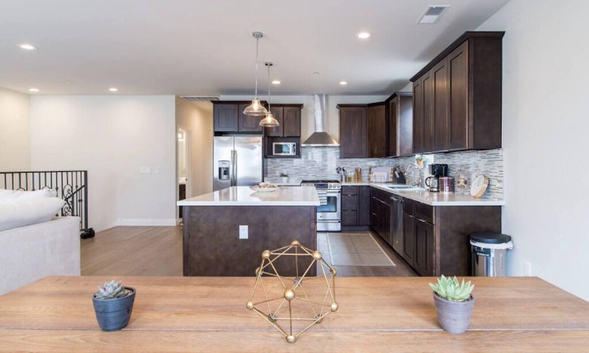 Bayshore Heights House | Massive Stylish Home in an Amazing Location in San Francisco!