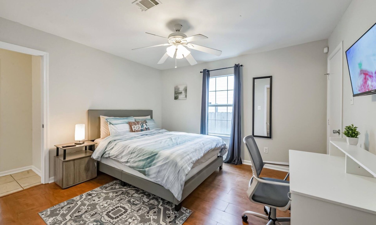 Riverside Terrace House | Med Center - 3 bed-2bath - Fully Gated - Dog Friendly -Long-Monthly Discounts