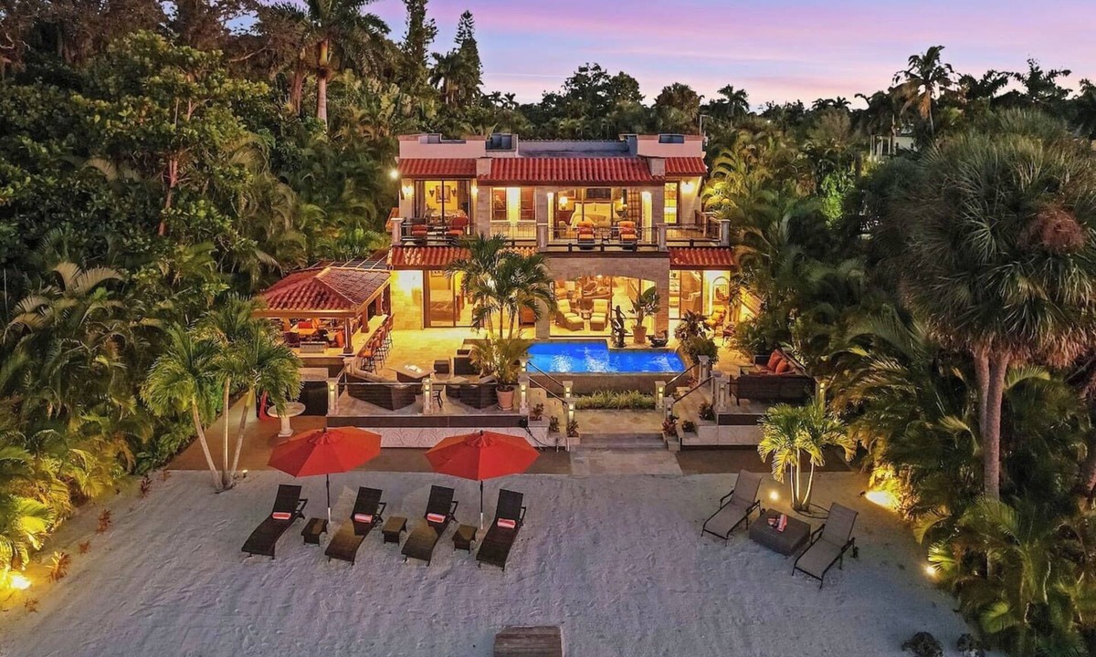 Fort Myers House | Mediterranean Waterfront Estate on Caloosahatchee