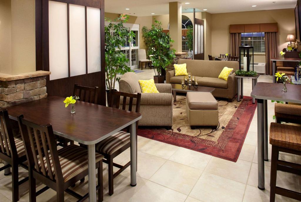 Barton Hotel | Microtel Inn & Suites by Wyndham St Clairsville - Wheeling