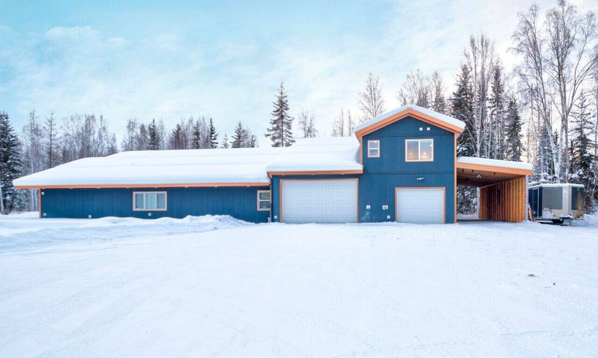 Badger Apartment | Minutes to Ft Wainwright