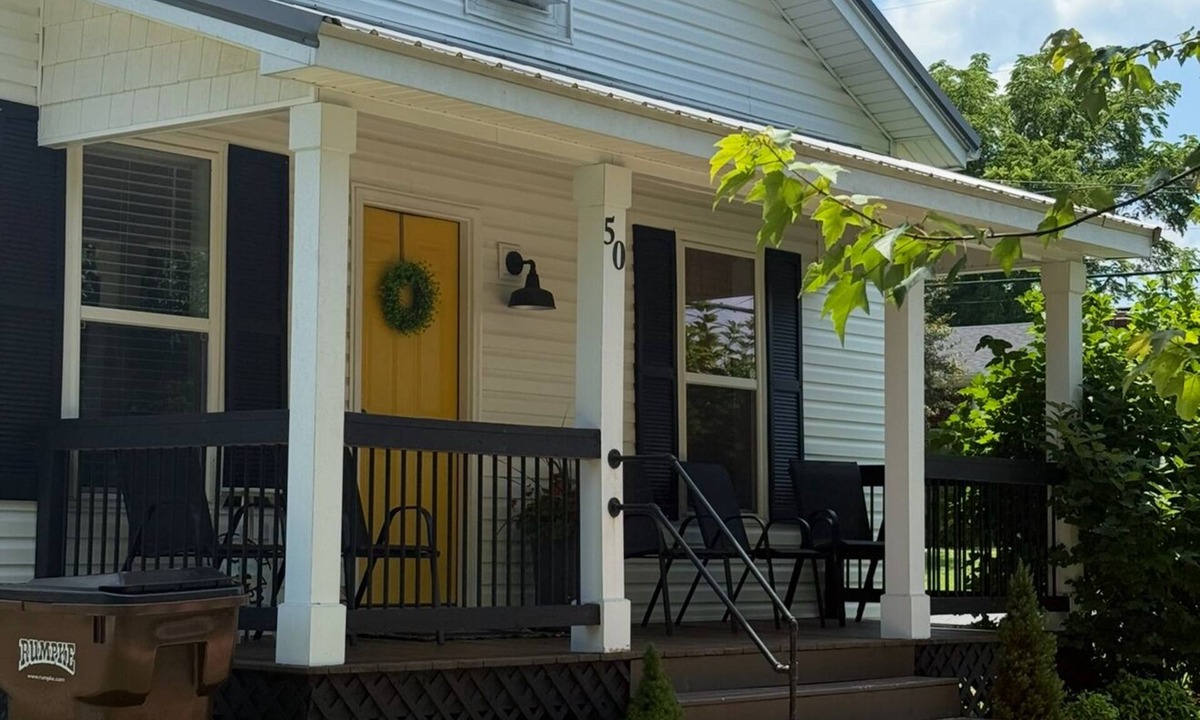 Stanton House | Modern 3bed 2bath, short drive to RRG, walk to stores and restaurants! So clean!