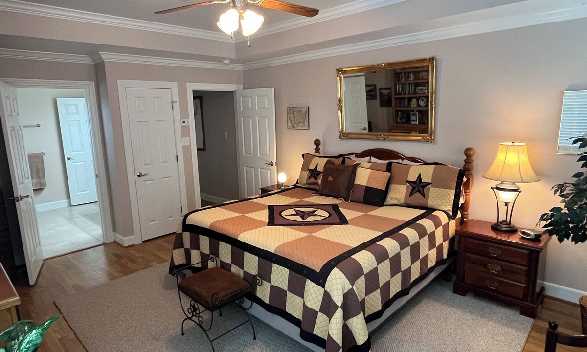 Burton House | Modern Barndominium on 35 quiet acres 10 miles from Round Top Antique Fair