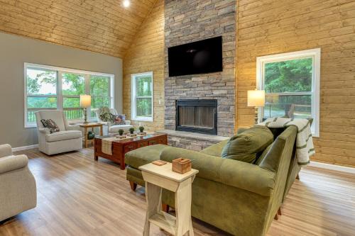 Green Mountain House | Modern Cabin w/Sweeping Views in Blue Ridge Mtns!
