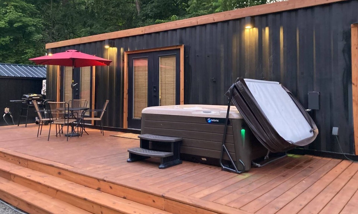 McArthur Cabin | Modern Container Retreat with Private Hot Tub near Hocking Hills Attractions